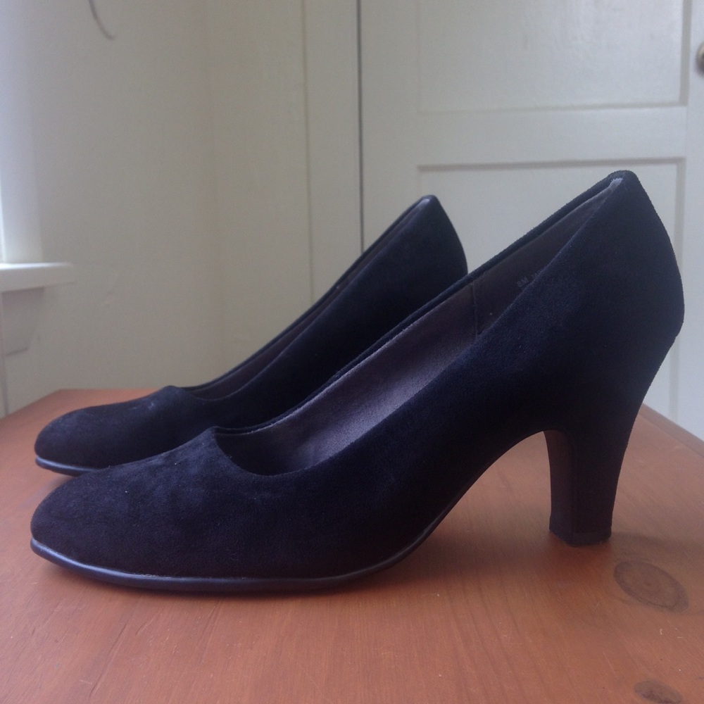 aerosole super comfortable black suede heels
